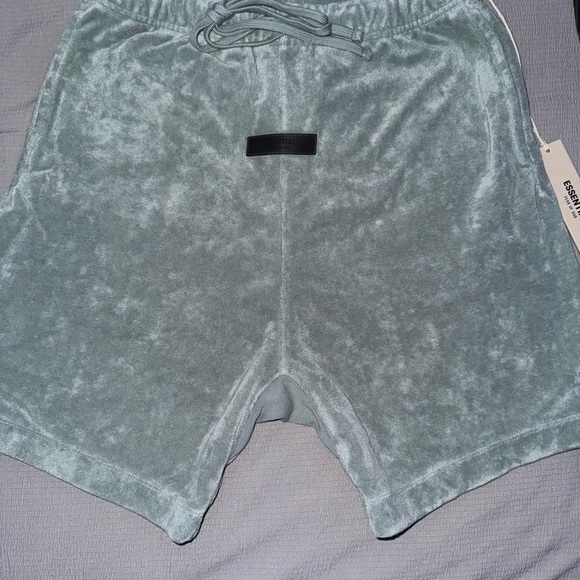 SYCAMORE GREE ESSENTIALS MES SHORTS EXTRA SMALL BRAND NEW - Picture 2 of 3